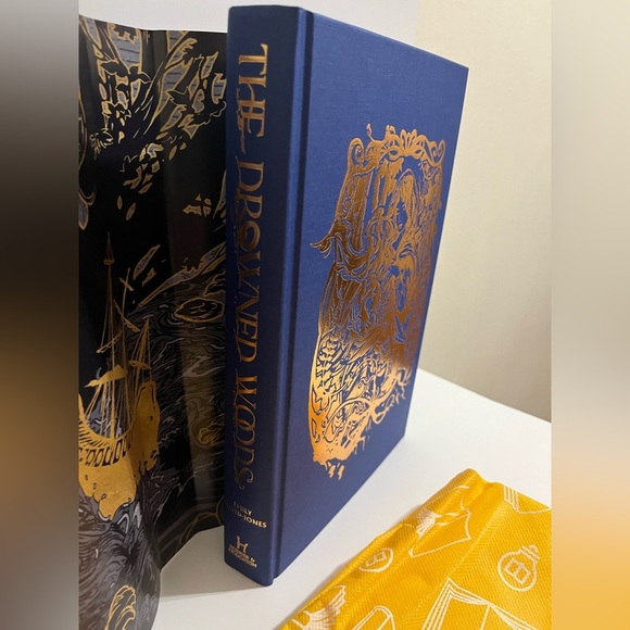 Illumicrate Exclusive Signed The Drowned Woods by Emily Lloyd-Jones - Picture 6 of 6